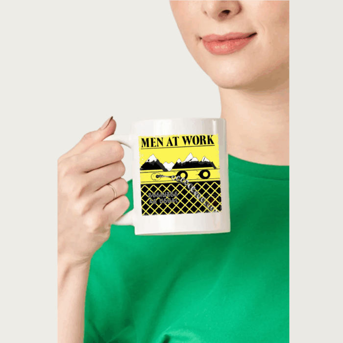 Caneca de porcelana branca - Men at work (Cenário-pop)